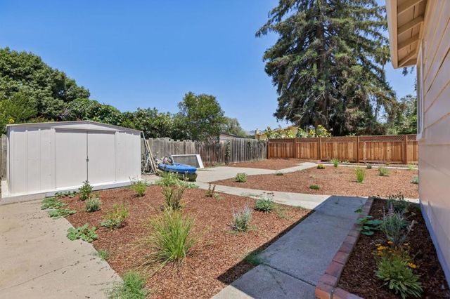 12 Taylor Road, Watsonville, CA 95076