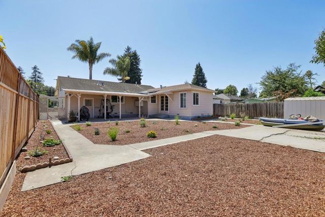 12 Taylor Road, Watsonville, CA 95076