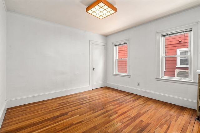 27-28 Seagrave Rd, Cambridge, MA 02140