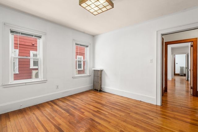 27-28 Seagrave Rd, Cambridge, MA 02140