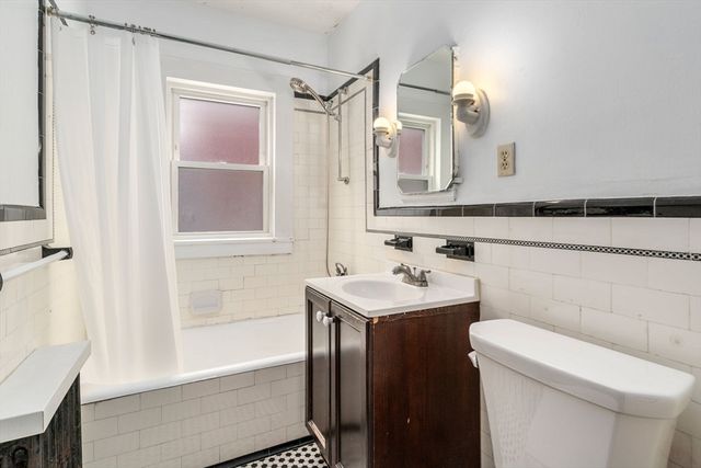 27-28 Seagrave Rd, Cambridge, MA 02140