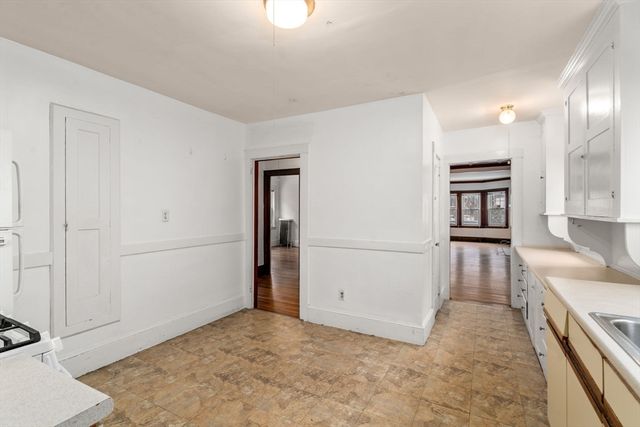27-28 Seagrave Rd, Cambridge, MA 02140