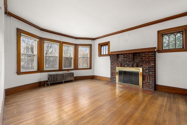 27-28 Seagrave Rd, Cambridge, MA 02140