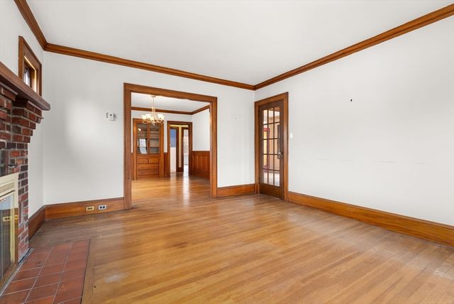 27-28 Seagrave Rd, Cambridge, MA 02140