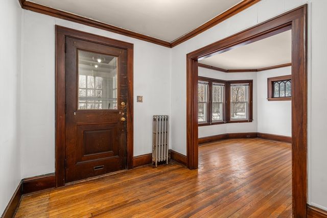 27-28 Seagrave Rd, Cambridge, MA 02140