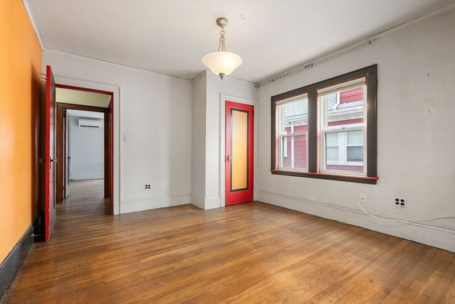 27-28 Seagrave Rd, Cambridge, MA 02140