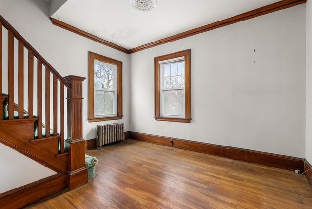 27-28 Seagrave Rd, Cambridge, MA 02140