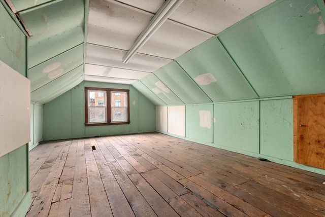 27-28 Seagrave Rd, Cambridge, MA 02140