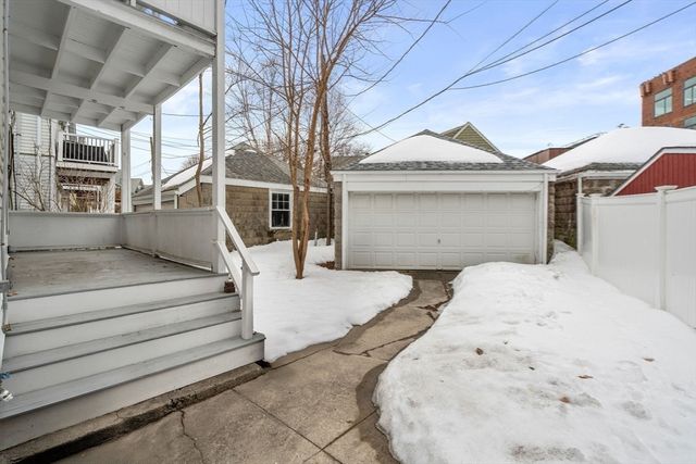 27-28 Seagrave Rd, Cambridge, MA 02140