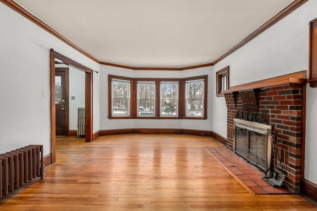 27-28 Seagrave Rd, Cambridge, MA 02140