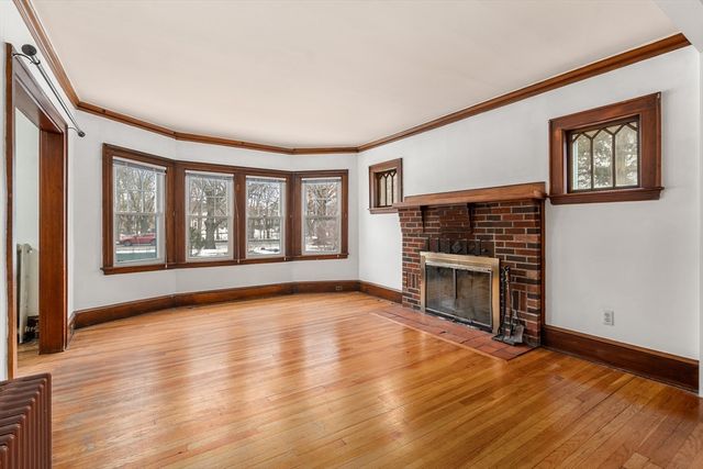 27-28 Seagrave Rd, Cambridge, MA 02140