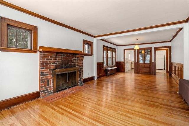 27-28 Seagrave Rd, Cambridge, MA 02140