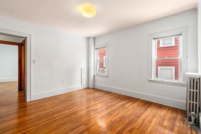 27-28 Seagrave Rd, Cambridge, MA 02140