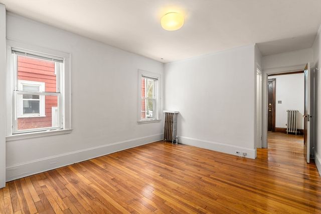 27-28 Seagrave Rd, Cambridge, MA 02140