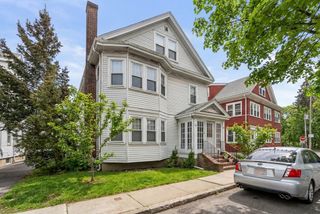 27-28 Seagrave Rd, Cambridge, MA 02140