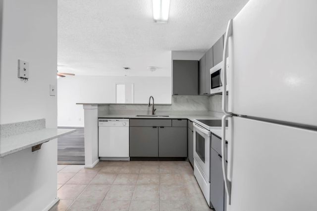 11245 W Atlantic Boulevard 205, Coral Springs, FL 33071