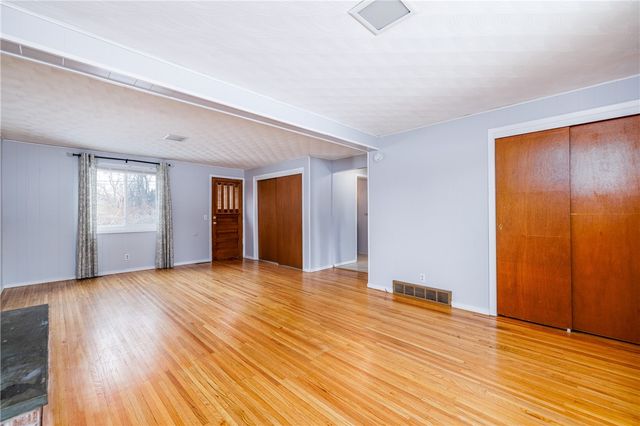 153 Kennedy Circle, Irondequoit, NY 14609