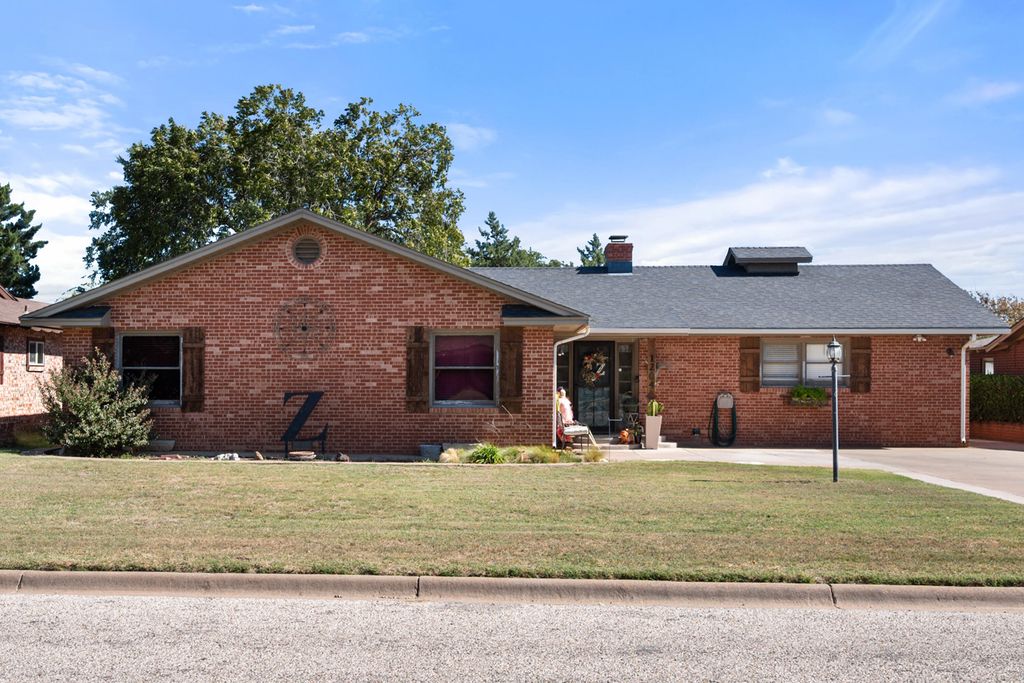 1204 Garland Street, Plainview, TX 79072