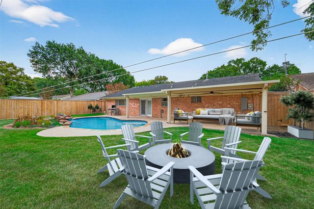 6926 Pine Grove Drive, Houston, TX 77092