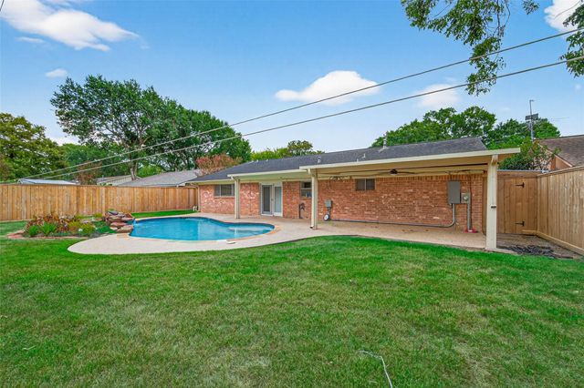 6926 Pine Grove Drive, Houston, TX 77092