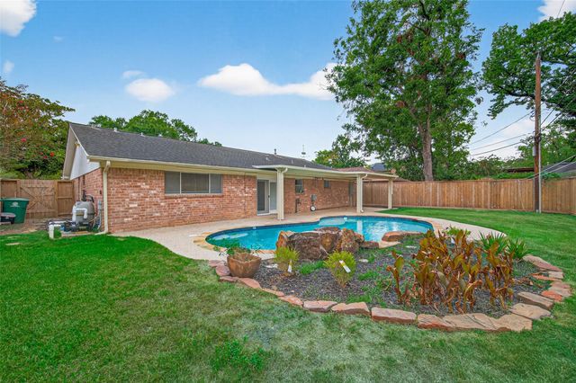 6926 Pine Grove Drive, Houston, TX 77092