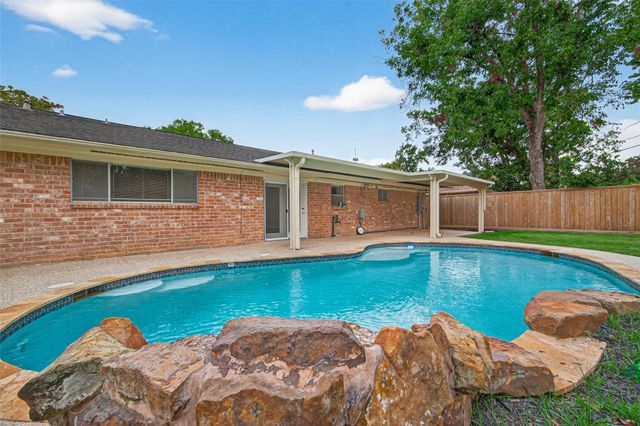 6926 Pine Grove Drive, Houston, TX 77092