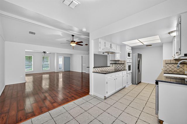 6926 Pine Grove Drive, Houston, TX 77092