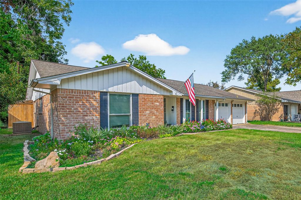 6926 Pine Grove Drive, Houston, TX 77092