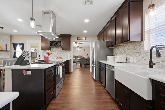 4301 Gram Lane, Bellmead, TX 76705