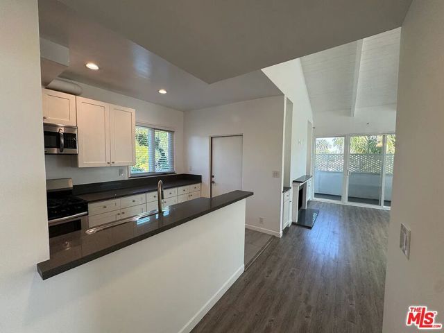 733 Huntley Drive, West Hollywood, CA 90069