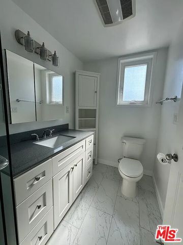 733 Huntley Drive, West Hollywood, CA 90069