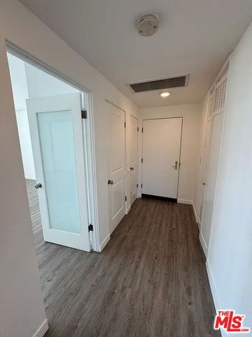 733 Huntley Drive, West Hollywood, CA 90069