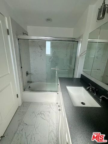 733 Huntley Drive, West Hollywood, CA 90069