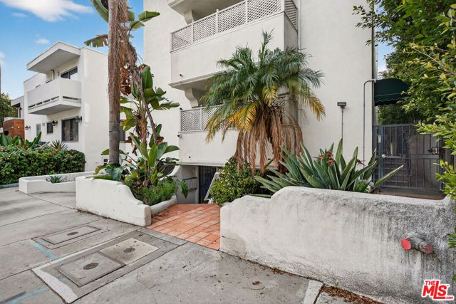 733 Huntley Drive, West Hollywood, CA 90069