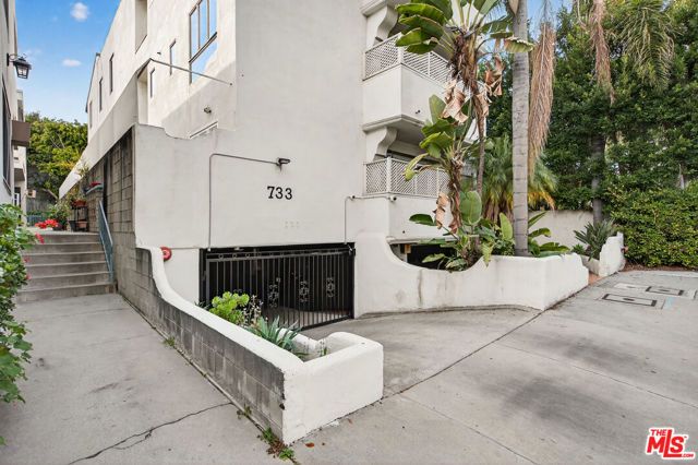 733 Huntley Drive, West Hollywood, CA 90069