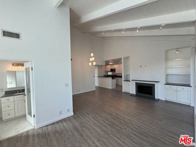 733 Huntley Drive, West Hollywood, CA 90069