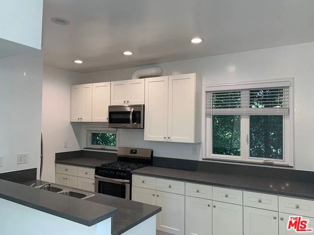 733 Huntley Drive, West Hollywood, CA 90069