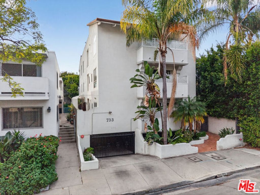 733 Huntley Drive, West Hollywood, CA 90069