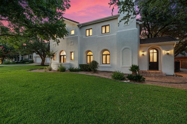 8 Glen Rock DR, The Hills, TX 78738