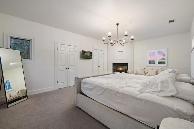 8 Glen Rock DR, The Hills, TX 78738