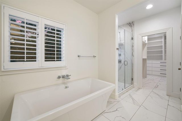 8 Glen Rock DR, The Hills, TX 78738