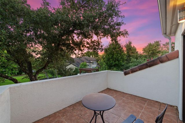 8 Glen Rock DR, The Hills, TX 78738