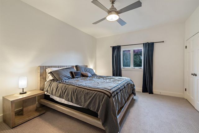 8 Glen Rock DR, The Hills, TX 78738
