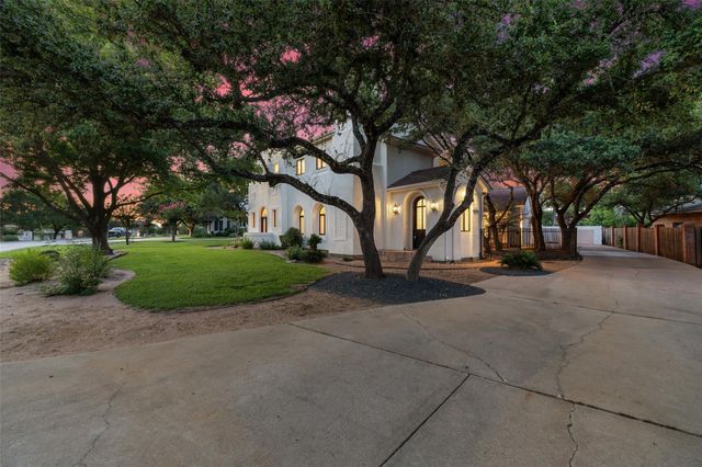 8 Glen Rock DR, The Hills, TX 78738