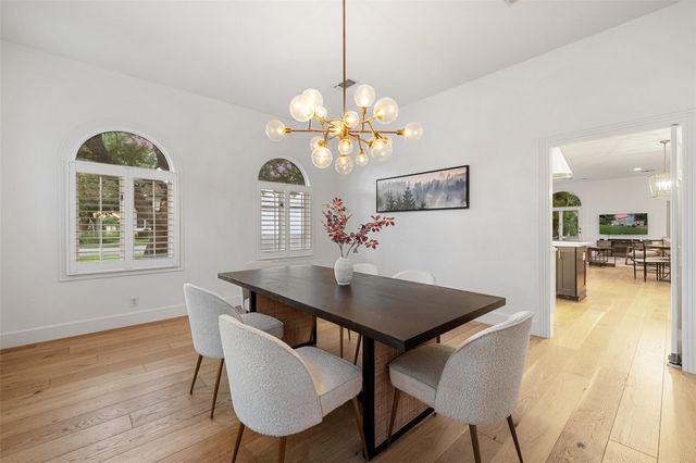 8 Glen Rock DR, The Hills, TX 78738