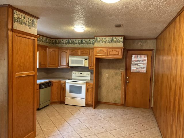 207 Hackberry Street, Village Mills, TX 77663