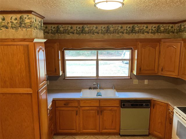 207 Hackberry Street, Village Mills, TX 77663