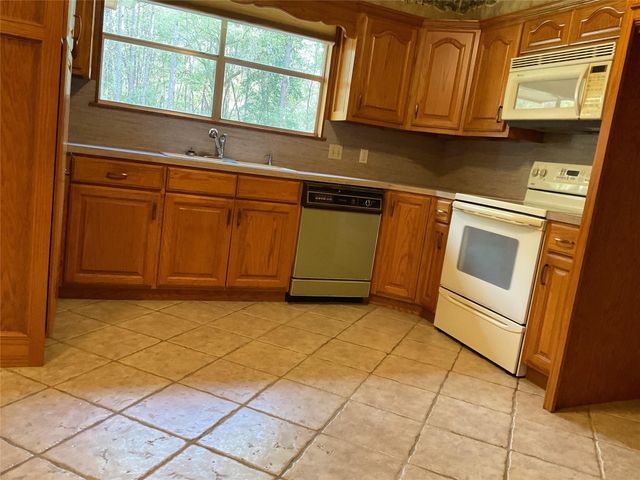 207 Hackberry Street, Village Mills, TX 77663