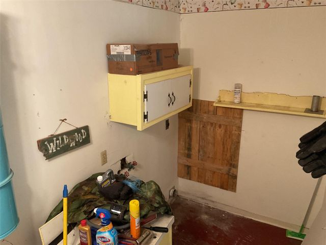 207 Hackberry Street, Village Mills, TX 77663