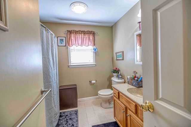 12 Old Pasture Ln, Westport, MA 02790